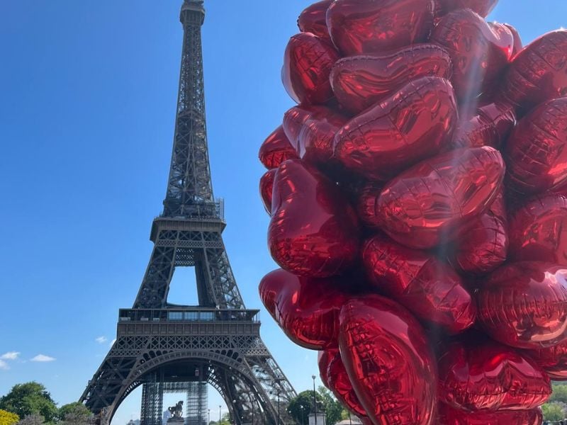 Hartjesballonnen voor de Eiffeltoren